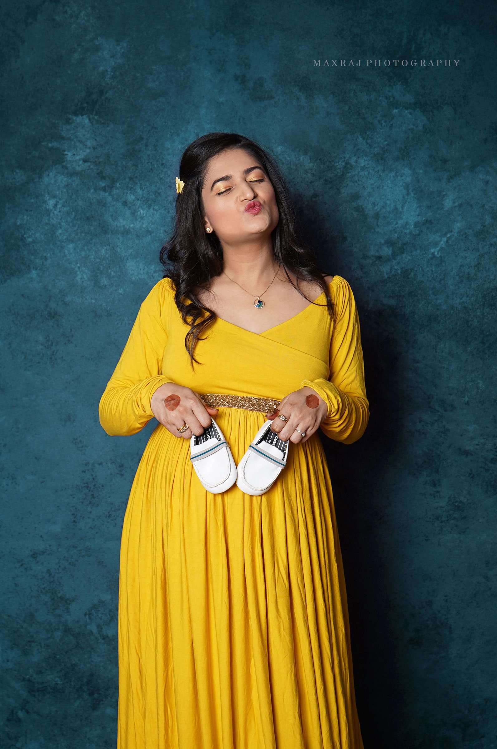 maternity photographer in pune, maternity photoshoot in yellow gown in pune city