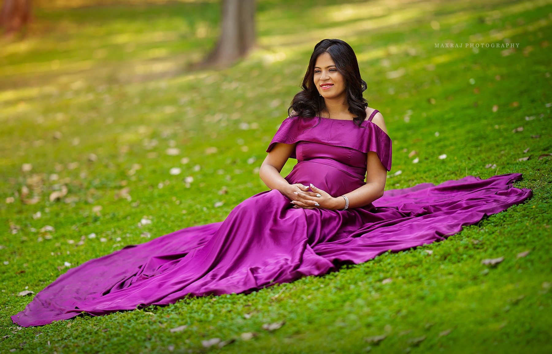 best maternity photographer in india, best maternity photographer in pune, maternity photoshoot in pune in purple dress