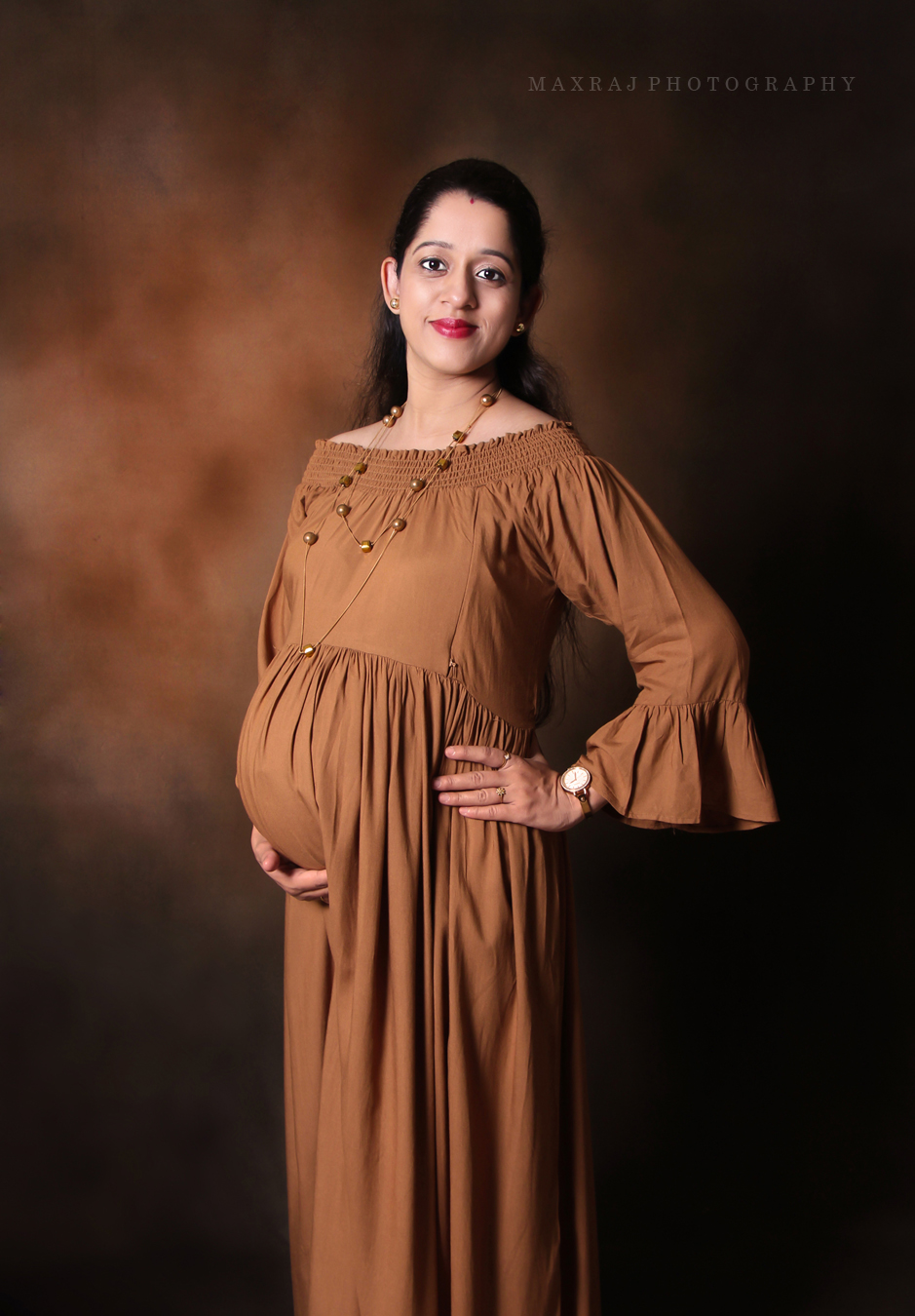 maternity photographer near me in pune